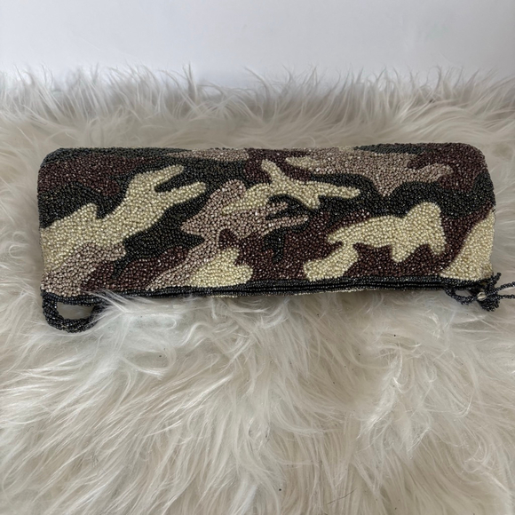 Women's Moyna Vintage Camo Fully Beaded Clutch Wristlet, One Size, Brown/Beige - Picture 7 of 14